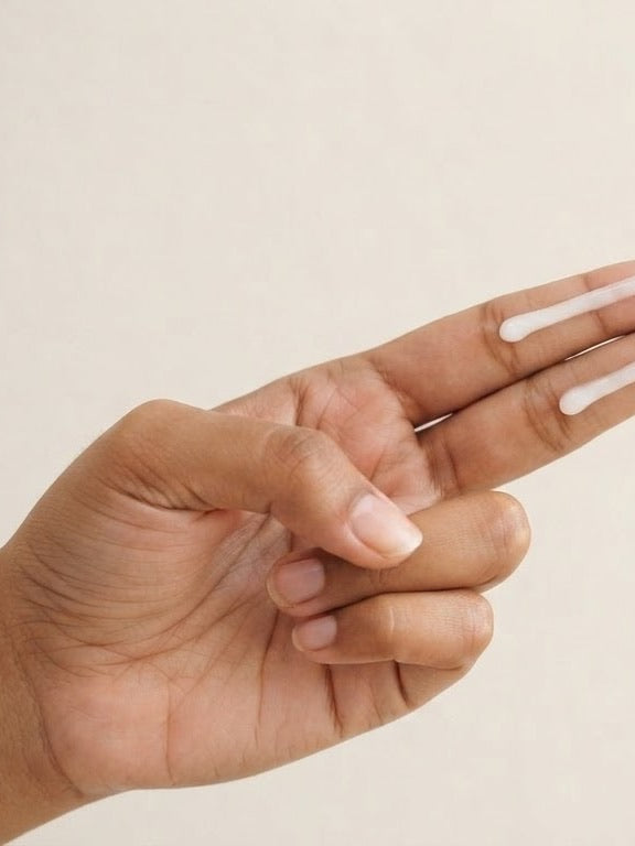 Two fingers held up, each carrying a line of gel along its length